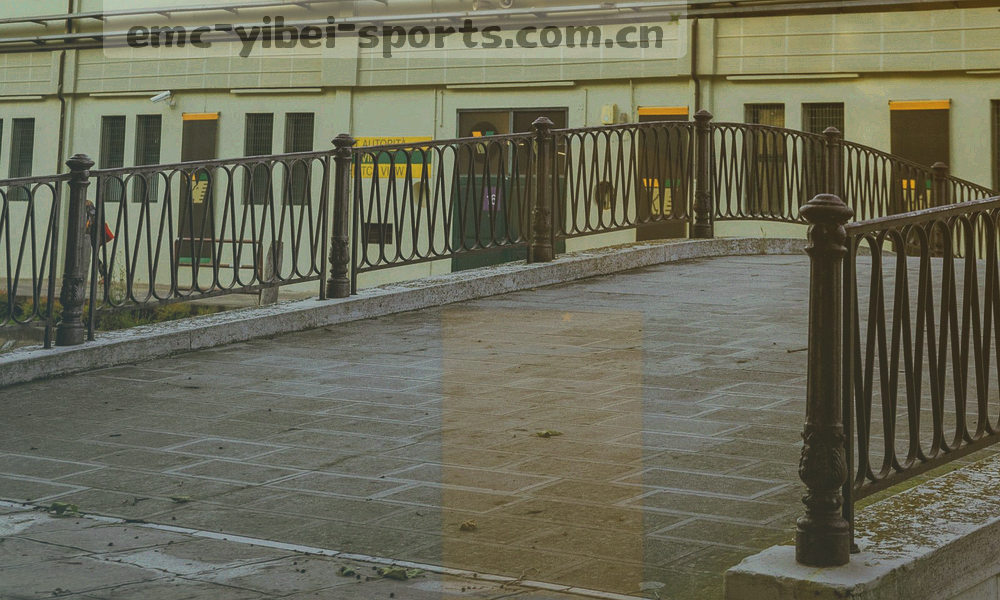 比赛分钟刻度上的判罚标记信息图，越位用黄色、点球用红色